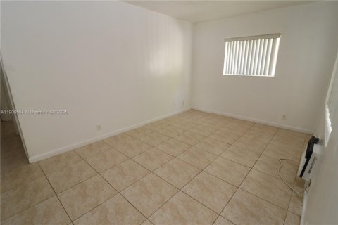 Apartamento en alquiler en Hollywood, Florida, 2 dormitorios, 69.68 m2 № 1965197 - foto 7