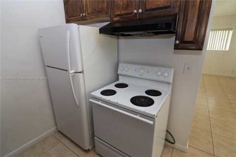 Apartamento en alquiler en Hollywood, Florida, 2 dormitorios, 69.68 m2 № 1965197 - foto 4