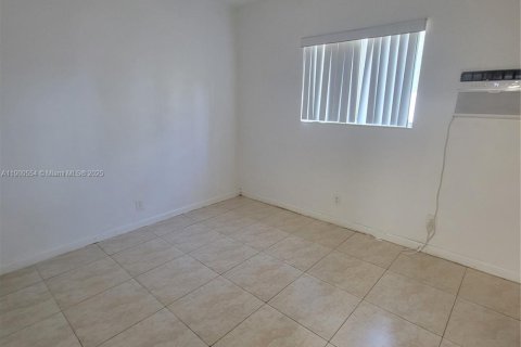 Apartamento en alquiler en Hollywood, Florida, 2 dormitorios, 69.68 m2 № 1965197 - foto 18