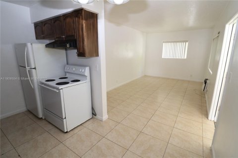 Apartamento en alquiler en Hollywood, Florida, 2 dormitorios, 69.68 m2 № 1965197 - foto 6