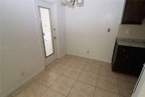 Apartamento en alquiler en Hollywood, Florida, 2 dormitorios, 69.68 m2 № 1965197 - foto 8