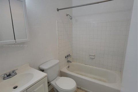 Apartamento en alquiler en Hollywood, Florida, 2 dormitorios, 69.68 m2 № 1965197 - foto 17