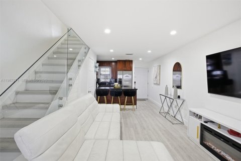 Condominio en venta en Miami, Florida, 3 dormitorios, 88.81 m2 № 2031943 - foto 7