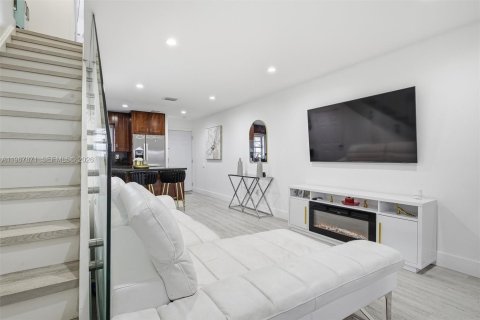 Condominio en venta en Miami, Florida, 3 dormitorios, 88.81 m2 № 2031943 - foto 11