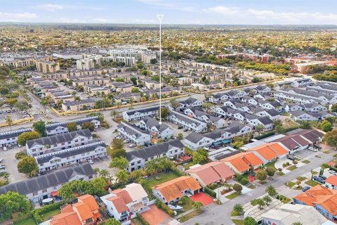 Condominio en venta en Miami, Florida, 3 dormitorios, 88.81 m2 № 2031943 - foto 28