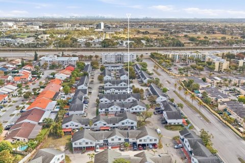 Condominio en venta en Miami, Florida, 3 dormitorios, 88.81 m2 № 2031943 - foto 30