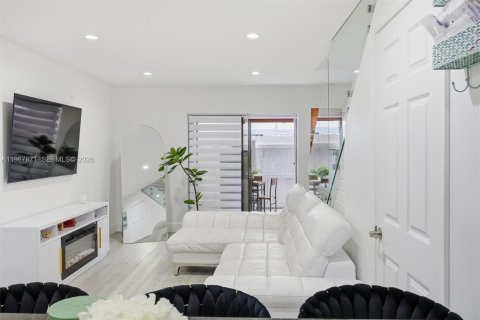 Condominio en venta en Miami, Florida, 3 dormitorios, 88.81 m2 № 2031943 - foto 6