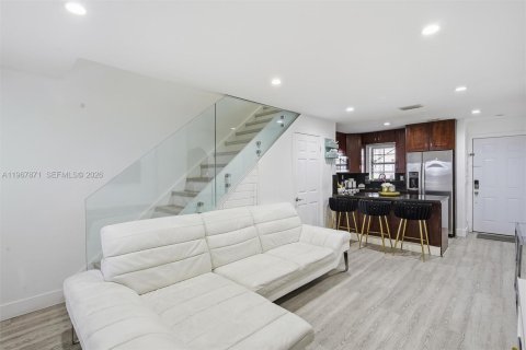 Condominio en venta en Miami, Florida, 3 dormitorios, 88.81 m2 № 2031943 - foto 8