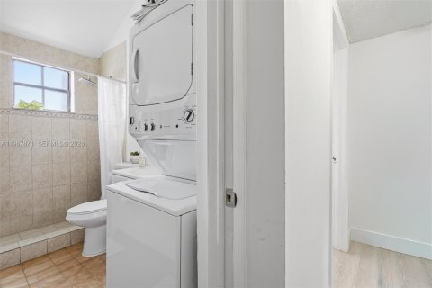 Condominio en venta en Miami, Florida, 3 dormitorios, 88.81 m2 № 2031943 - foto 21