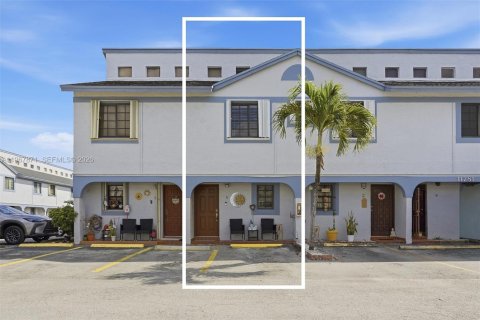 Condominio en Miami, Florida, 3 dormitorios № 2031943