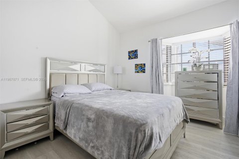 Condominio en venta en Miami, Florida, 3 dormitorios, 88.81 m2 № 2031943 - foto 16