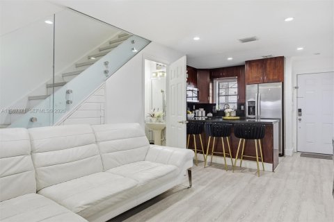 Condominio en venta en Miami, Florida, 3 dormitorios, 88.81 m2 № 2031943 - foto 10