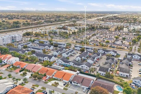 Condominio en venta en Miami, Florida, 3 dormitorios, 88.81 m2 № 2031943 - foto 29