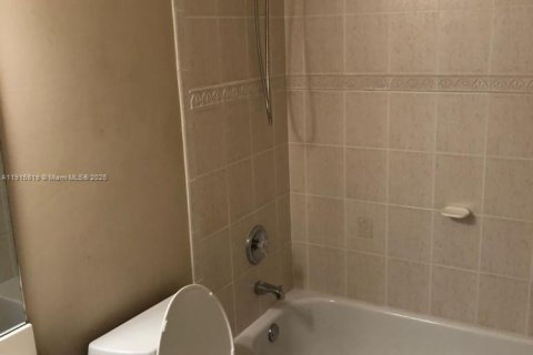 Adosado en alquiler en Doral, Florida, 2 dormitorios, 91.04 m2 № 1971957 - foto 17