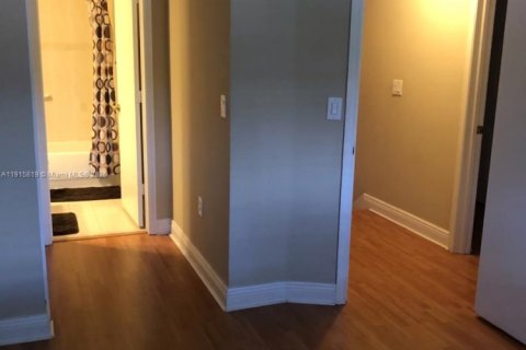 Adosado en alquiler en Doral, Florida, 2 dormitorios, 91.04 m2 № 1971957 - foto 16