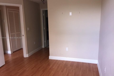 Adosado en alquiler en Doral, Florida, 2 dormitorios, 91.04 m2 № 1971957 - foto 11