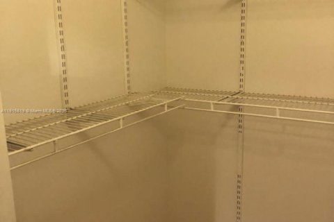 Adosado en alquiler en Doral, Florida, 2 dormitorios, 91.04 m2 № 1971957 - foto 12