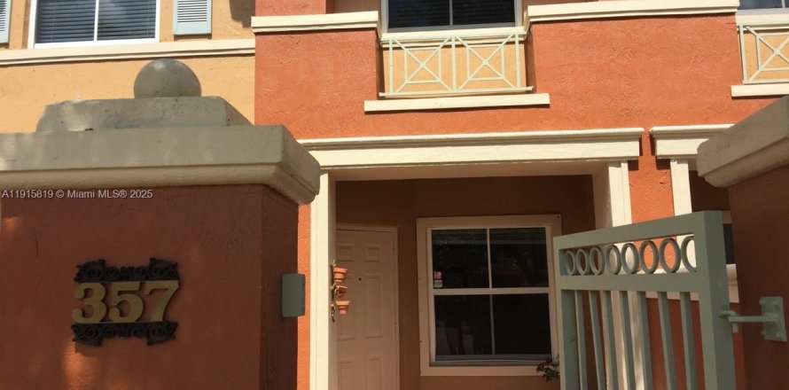 Adosado en Doral, Florida 2 dormitorios, 91.04 m2 № 1971957