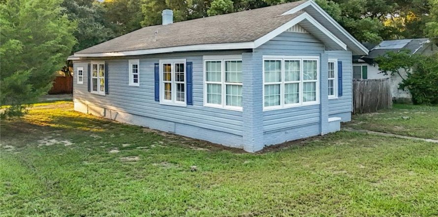 House in Eustis, Florida 2 bedrooms, 108.51 sq.m. № 1406804