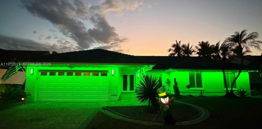 Casa en Coral Springs, Florida 4 dormitorios, 207.17 m2 № 2080249