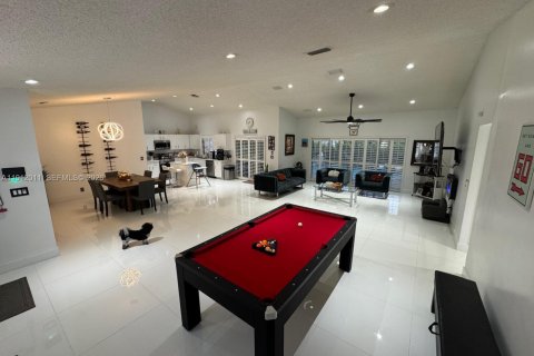 Casa en venta en Coral Springs, Florida, 4 dormitorios, 207.17 m2 № 2080249 - foto 11
