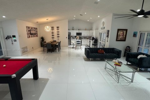 Casa en venta en Coral Springs, Florida, 4 dormitorios, 207.17 m2 № 2080249 - foto 10