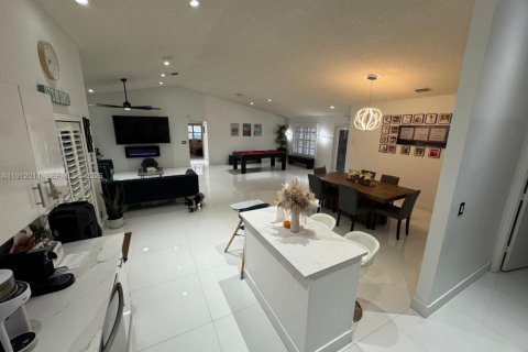 Casa en venta en Coral Springs, Florida, 4 dormitorios, 207.17 m2 № 2080249 - foto 15