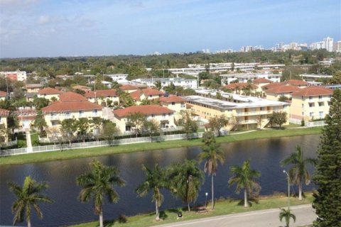 Condominio en North Miami Beach, Florida, 1 dormitorio  № 2152546