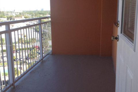 Condominio en venta en North Miami Beach, Florida, 1 dormitorio, 73.39 m2 № 2152546 - foto 6