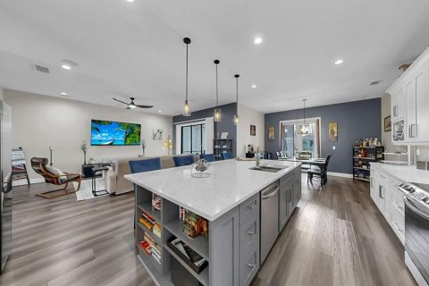 Villa ou maison à vendre à Apollo Beach, Floride: 5 chambres, 288.37 m2 № 1914297 - photo 18