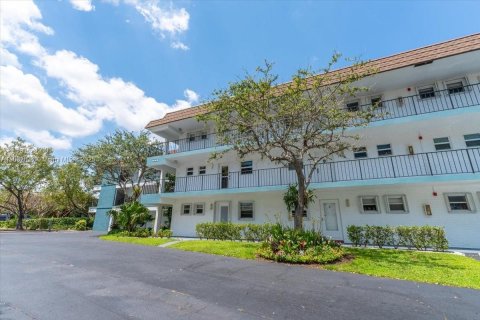 Condo in Lauderdale-by-the-Sea, Florida, 1 bedroom  № 1890147 - photo 2