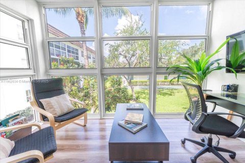 Condo in Lauderdale-by-the-Sea, Florida, 1 bedroom  № 1890147 - photo 9