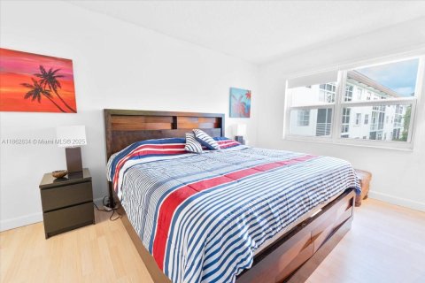 Condo in Lauderdale-by-the-Sea, Florida, 1 bedroom  № 1890147 - photo 17