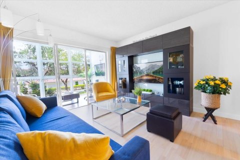 Condo in Lauderdale-by-the-Sea, Florida, 1 bedroom  № 1890147 - photo 5