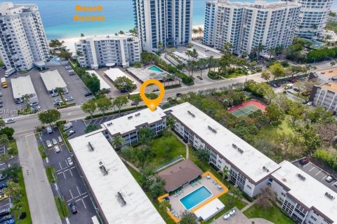 Condo in Lauderdale-by-the-Sea, Florida, 1 bedroom  № 1890147 - photo 1