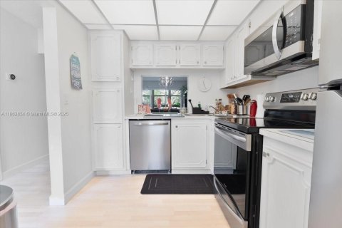 Condo in Lauderdale-by-the-Sea, Florida, 1 bedroom  № 1890147 - photo 12
