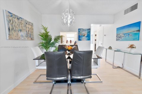 Condo in Lauderdale-by-the-Sea, Florida, 1 bedroom  № 1890147 - photo 10