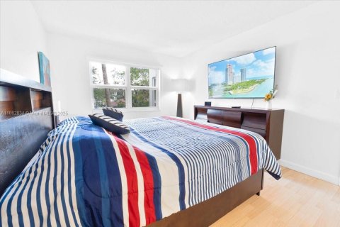 Condo in Lauderdale-by-the-Sea, Florida, 1 bedroom  № 1890147 - photo 18