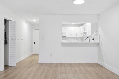 Купить кондоминиум в Хайалиа, Флорида 2 спальни, 91.04м2, № 2005820 - фото 8