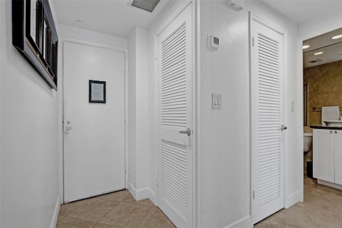 Condominio en venta en Fort Lauderdale, Florida, 1 dormitorio, 74.32 m2 № 2188406 - foto 2