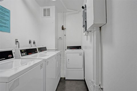 Condominio en venta en Fort Lauderdale, Florida, 1 dormitorio, 74.32 m2 № 2188406 - foto 28