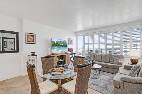 Condominio en venta en Fort Lauderdale, Florida, 1 dormitorio, 74.32 m2 № 2188406 - foto 4