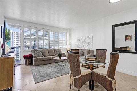 Condominio en venta en Fort Lauderdale, Florida, 1 dormitorio, 74.32 m2 № 2188406 - foto 3