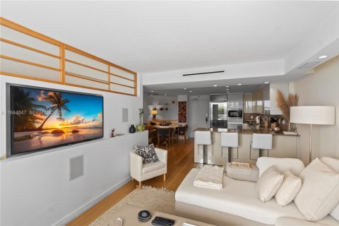 Condo in Miami, Florida, 2 bedrooms  № 2001412 - photo 10
