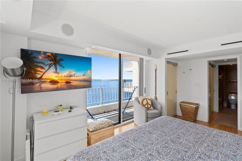 Condo in Miami, Florida, 2 bedrooms  № 2001412 - photo 2