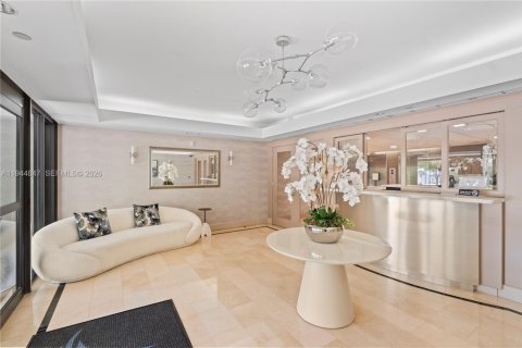 Condo in Miami, Florida, 2 bedrooms  № 2001412 - photo 20