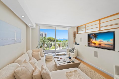 Condo in Miami, Florida, 2 bedrooms  № 2001412 - photo 9