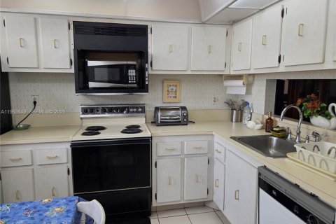 Copropriété à vendre à Tamarac, Floride: 2 chambres, 85.47 m2 № 2081062 - photo 5