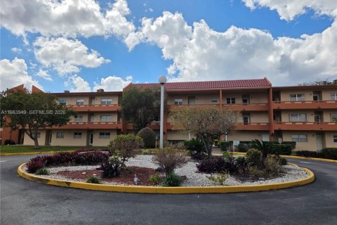 Copropriété à vendre à Tamarac, Floride: 2 chambres, 85.47 m2 № 2081062 - photo 24