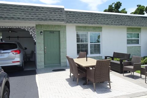 Condo in Saint Petersburg, Florida, 2 bedrooms № 2223097 - photo 29